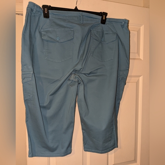 Plus size 22w Cargo Capris - Picture 2 of 4